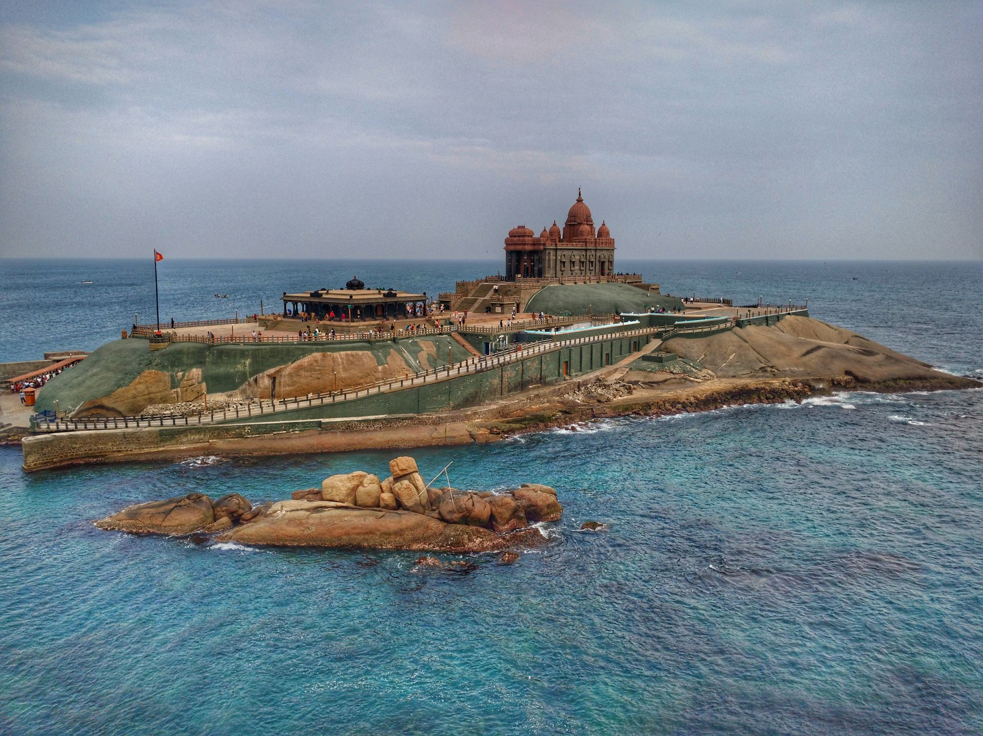 Madurai / Kanyakumari - 250 kms (5 hrs drive)