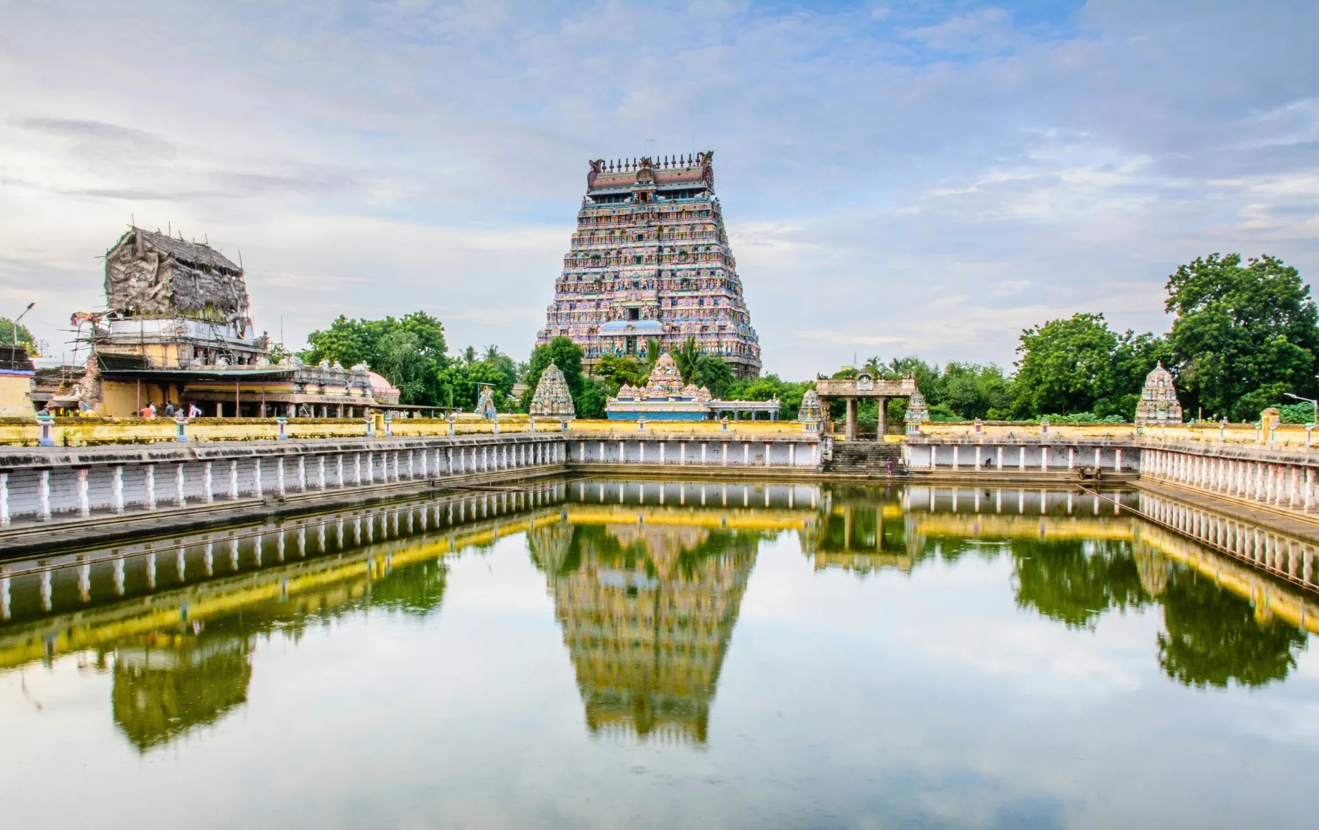 Pondicherry / Chidambaram / Darasuram / Kumbakonam - 200 kms (4 hrs drive)