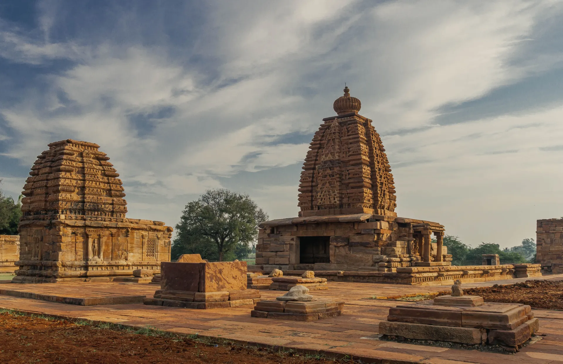 Kumbakonam / Tanjore / Trichy - 110 kms (2.5 hrs drive)